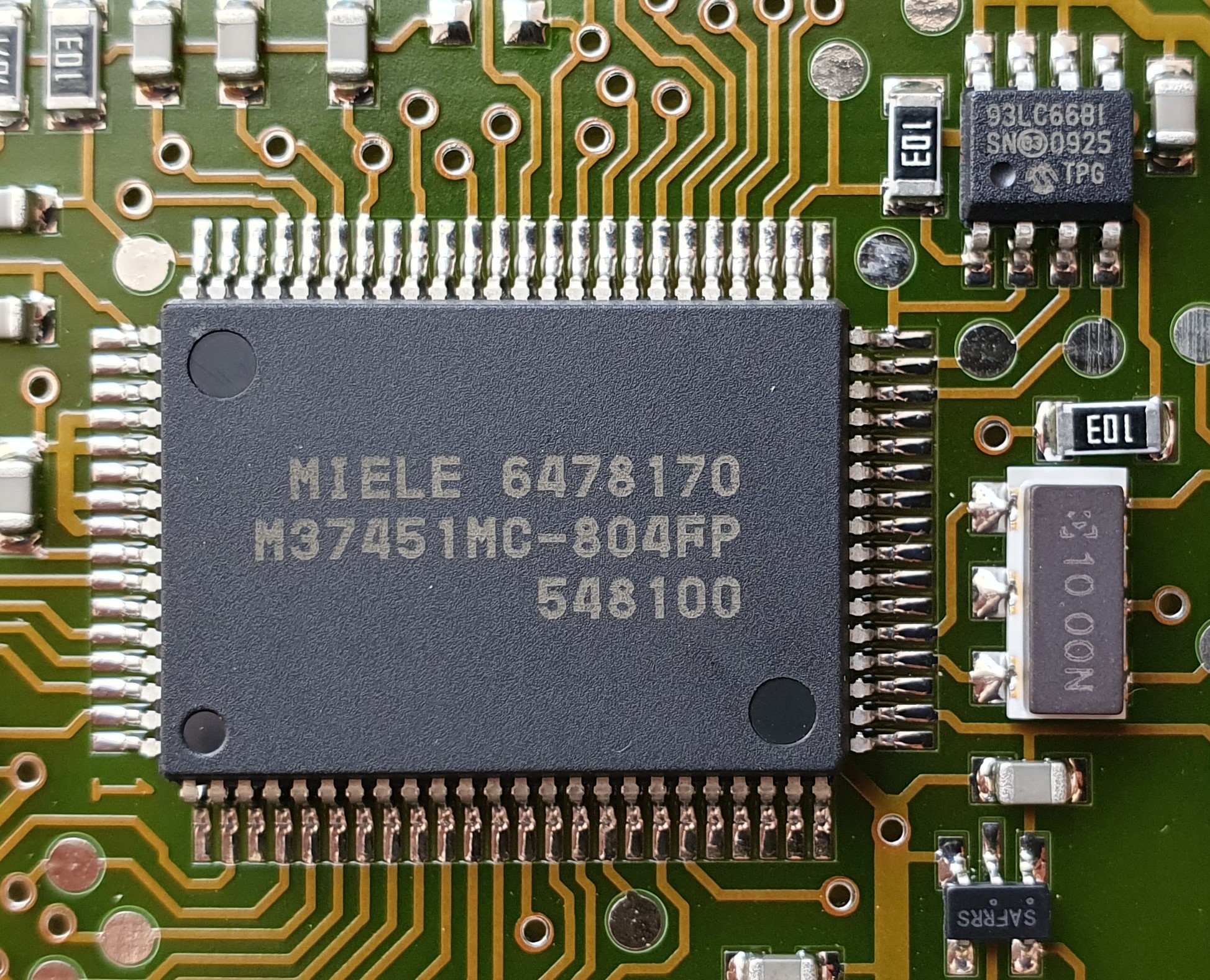 Mitsubishi M37451 microcontroller and Microchip 93LC66BI EEPROM