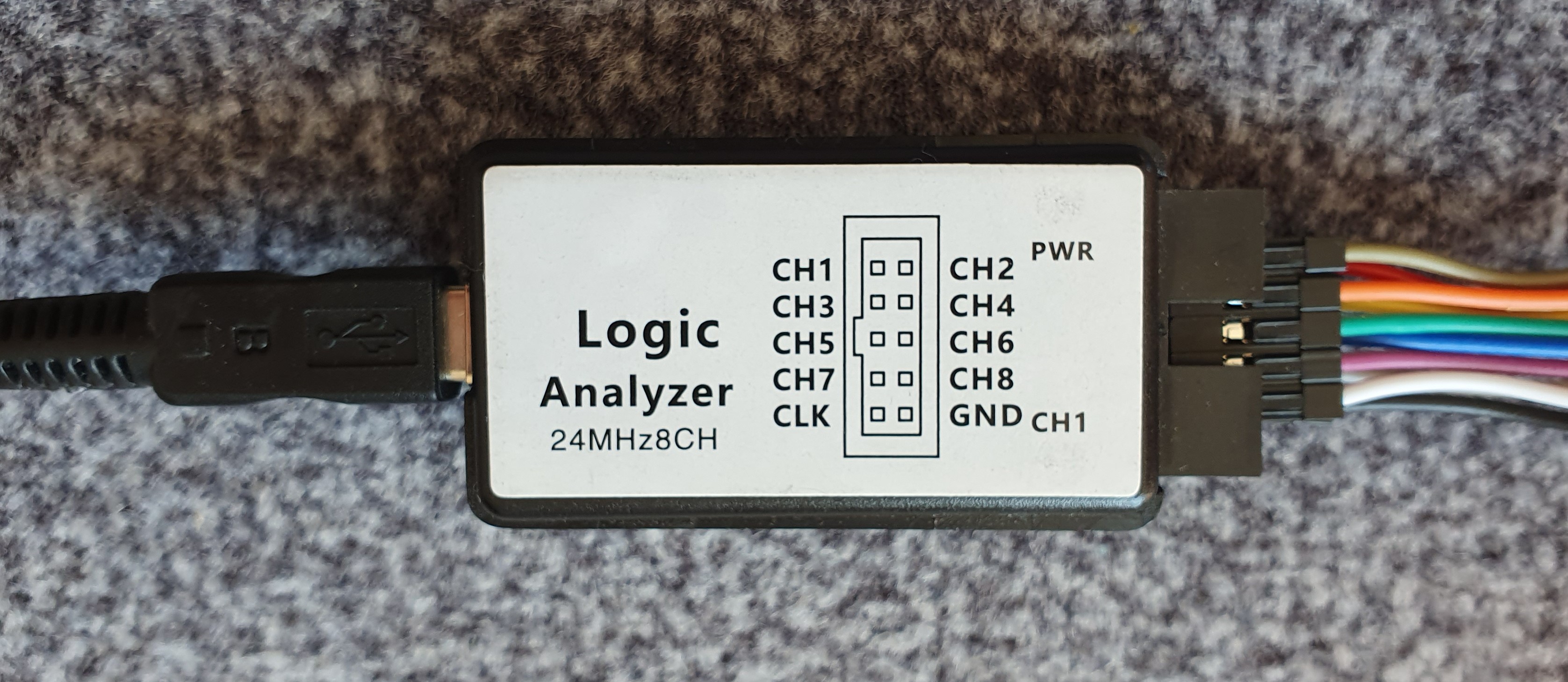 USB logic analyzer with 8 channels